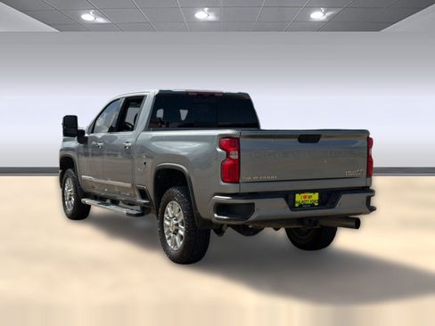 Used 2024 Chevrolet Silverado 2500 High Country w/ Technology Package AWD/4WD image 3