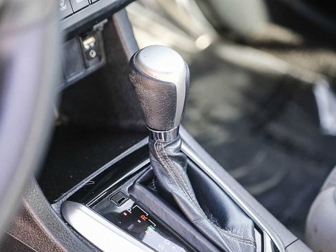 Used 2014 Toyota Corolla LE image 20