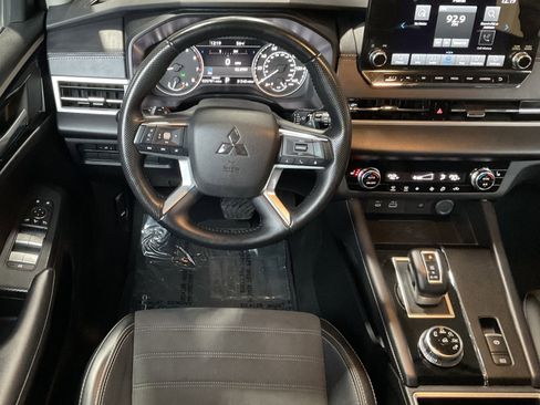 Used 2024 Mitsubishi Outlander SE Black Edition image 24
