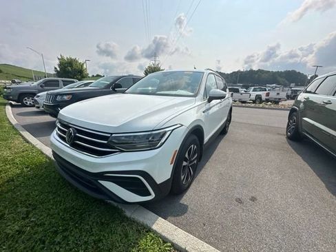 Used 2022 Volkswagen Tiguan SE R-Line AWD/4WD image 5