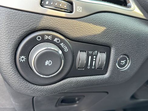 Used 2021 Jeep Cherokee High Altitude AWD/4WD image 24