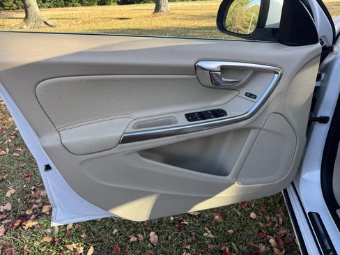 Used 2014 Volvo S60 T5 image 11