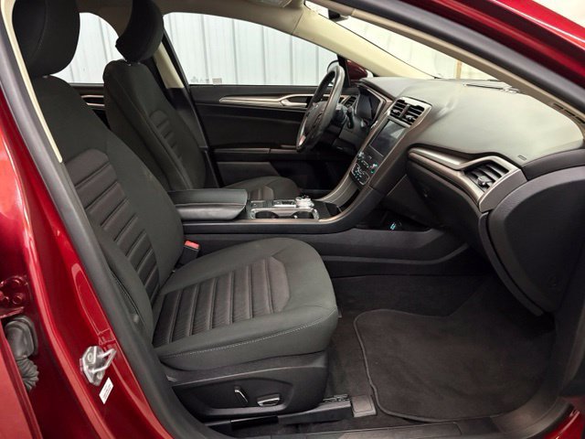 Used 2019 Ford Fusion SE FWD image 19