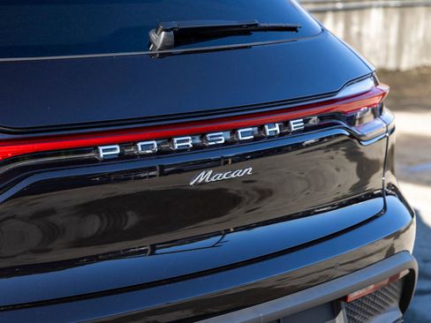 Certified 2025 Porsche Macan image 21