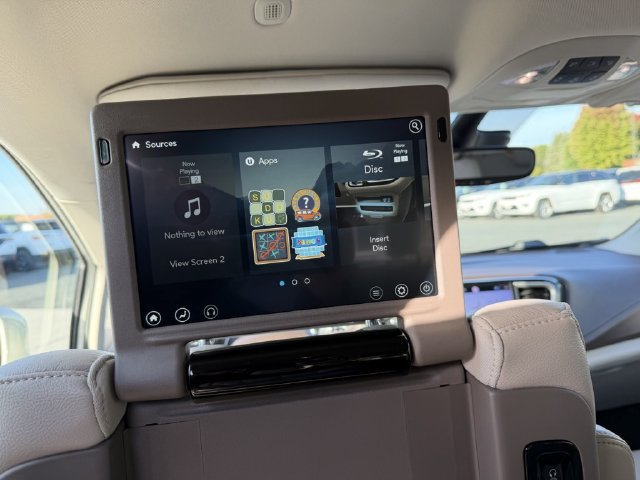 Used 2021 Chrysler Pacifica Touring-L w/ Uconnect Theater Family Group FWD image 14