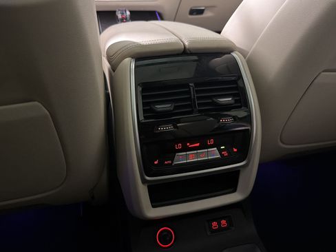 Used 2022 BMW X7 M50i AWD/4WD image 31