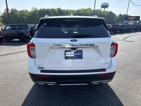 Used 2022 Ford Explorer XLT w/ Equipment Group 202A AWD/4WD image 6