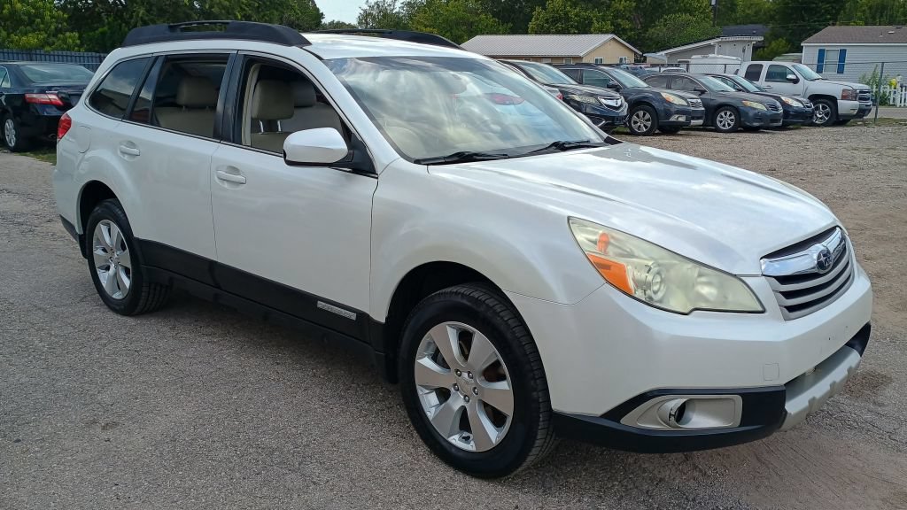 Used 2011 Subaru Outback 3.6R Limited w/ PWR Moonroof Pkg AWD/4WD image 2