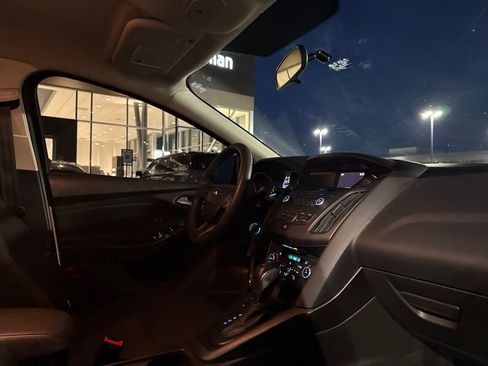 Used 2016 Ford Focus SE FWD image 20