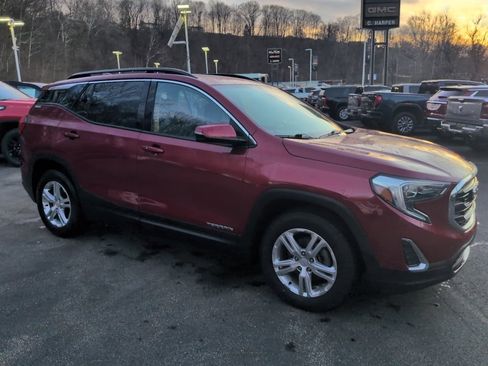 Used 2020 GMC Terrain SLE w/ Driver Convenience Package image 2