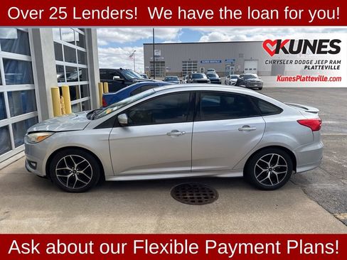 Used 2015 Ford Focus SE w/ SE Sport Package FWD image 23
