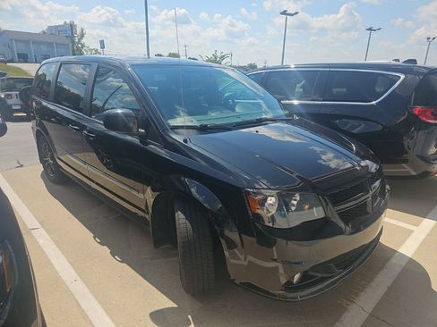 Used 2016 Dodge Grand Caravan R/T w/ Mopar Premium Addition Group FWD image 3