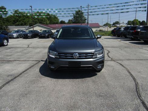Used 2021 Volkswagen Tiguan SEL AWD/4WD image 2