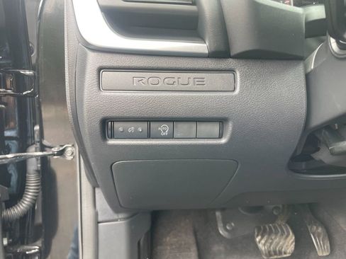 Used 2023 Nissan Rogue S AWD/4WD image 14