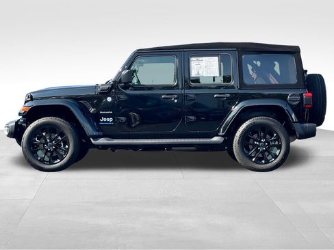 Used 2024 Jeep Wrangler Unlimited Sahara w/ Technology Group AWD/4WD image 4