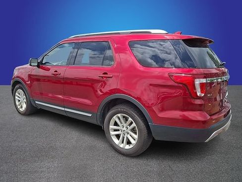 Used 2017 Ford Explorer XLT w/ Equipment Group 202A FWD image 3