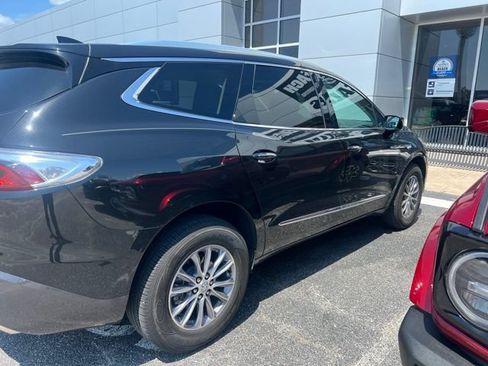 Used 2024 Buick Enclave Essence w/ Technology Package FWD image 2