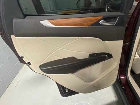 Used 2019 Lincoln MKC Select w/ Select Plus Package image 8