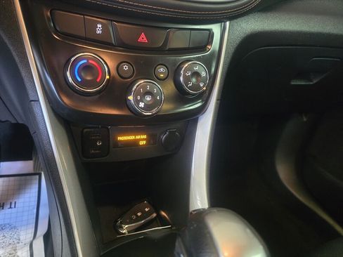 Used 2021 Chevrolet Trax LT w/ Midnight Edition image 19