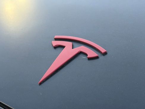 Used 2023 Tesla Model Y Long Range image 10