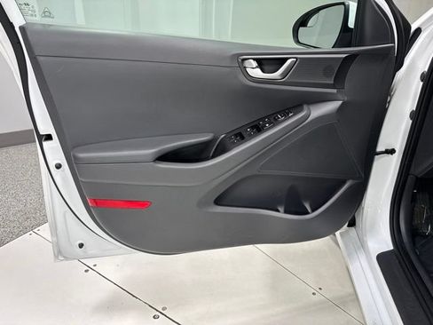 Used 2018 Hyundai Ioniq Blue FWD image 9