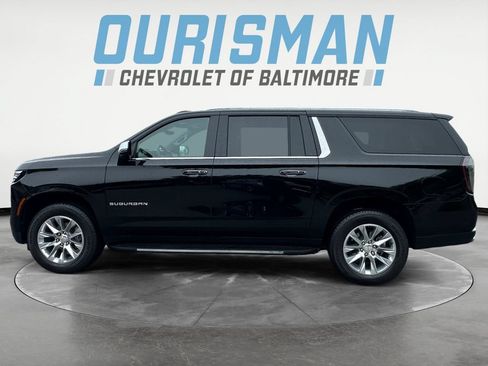 Used 2025 Chevrolet Suburban Premier AWD/4WD image 3