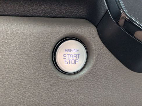 Certified 2025 Kia Carnival LX FWD image 17