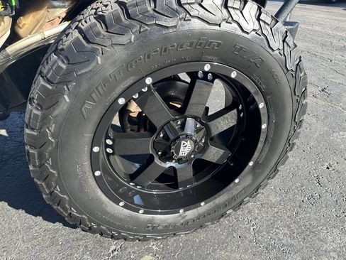 Used 2018 Jeep Wrangler Unlimited Sport w/ Connectivity Group image 6