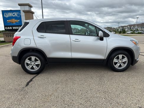 Used 2020 Chevrolet Trax LS w/ Tint and Cruise Package FWD image 5