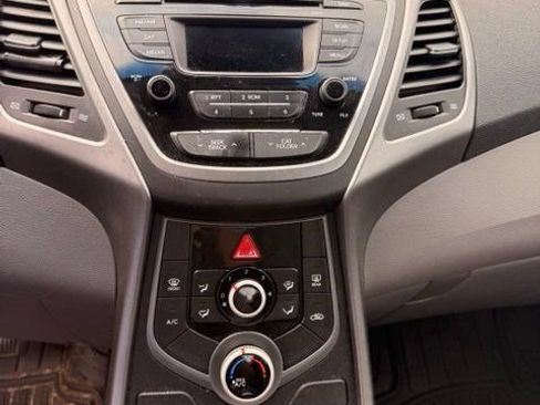 Used 2014 Hyundai Elantra SE FWD image 11