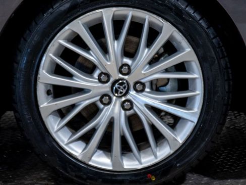 Used 2020 Toyota Camry XLE image 9