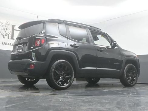 Used 2018 Jeep Renegade Altitude w/ UConnect 8.4 Nav Group AWD/4WD image 32