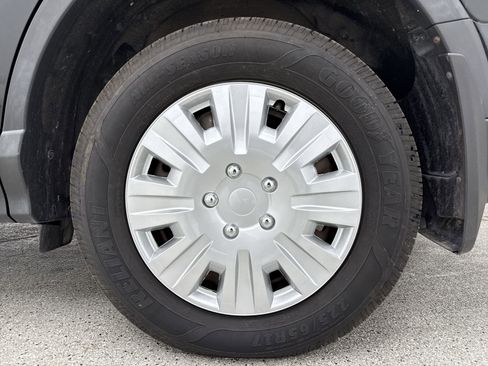 Used 2018 Toyota RAV4 LE FWD image 39