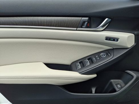 Used 2021 Honda Accord EX-L image 11