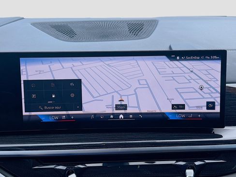 Used 2025 BMW X7 xDrive40i w/ M Sport Package image 13