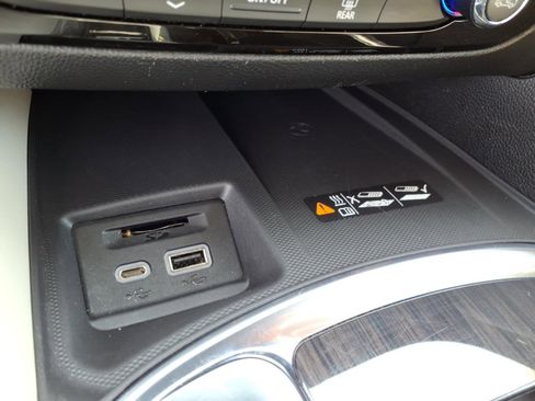 Used 2024 Buick Enclave Essence w/ Experience Buick Package image 18