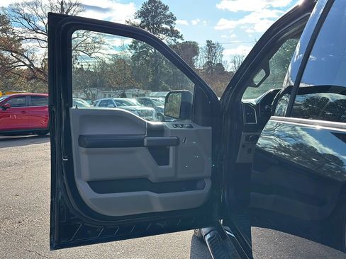 Used 2016 Ford F150 XLT w/ Equipment Group 302A Luxury image 9