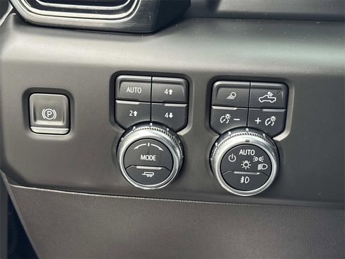 Used 2022 GMC Sierra 1500 AT4 w/ Technology Package image 27
