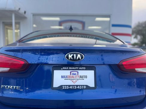Used 2017 Kia Forte LX FWD image 28