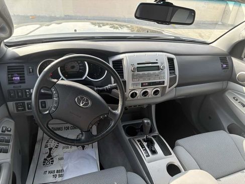 Used 2010 Toyota Tacoma PreRunner image 19