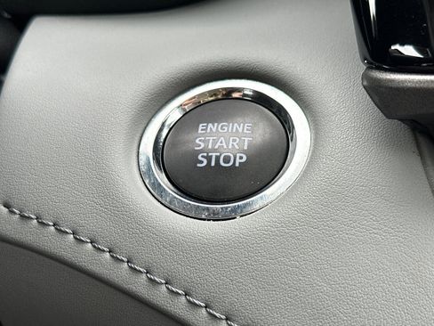 Used 2023 Toyota Highlander XLE image 22