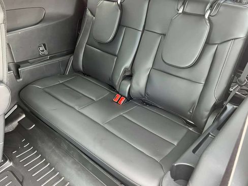 Used 2022 Ford Explorer XLT w/ Equipment Group 202A AWD/4WD image 14