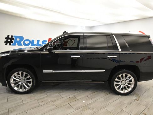 Used 2020 Cadillac Escalade Premium Luxury image 2