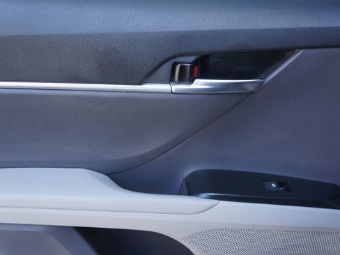 Used 2019 Toyota Camry LE image 29
