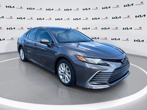 Used 2022 Toyota Camry LE FWD image 1