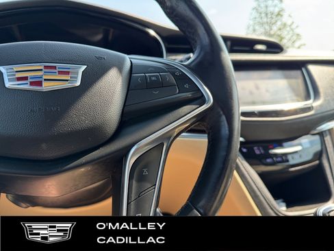 Used 2018 Cadillac XT5 Luxury w/ Driver Awareness Package AWD/4WD image 17