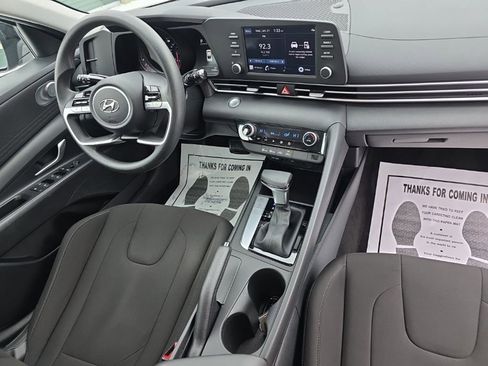 Used 2023 Hyundai Elantra SEL w/ Preferred Accessory Package image 19