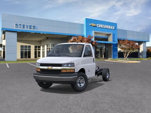 New 2025 Chevrolet Express 3500 w/ Power Convenience Package RWD image 8