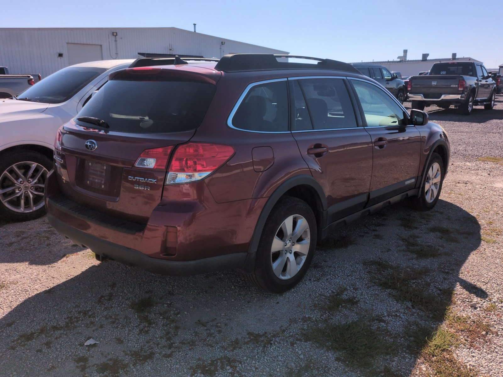 Used 2011 Subaru Outback 3.6R Limited w/ PWR Moonroof Pkg AWD/4WD image 5