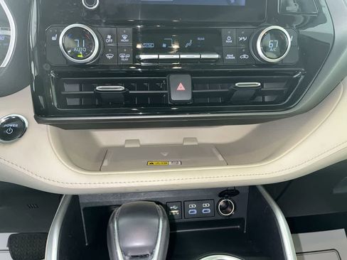 Used 2023 Toyota Highlander XLE AWD/4WD image 20
